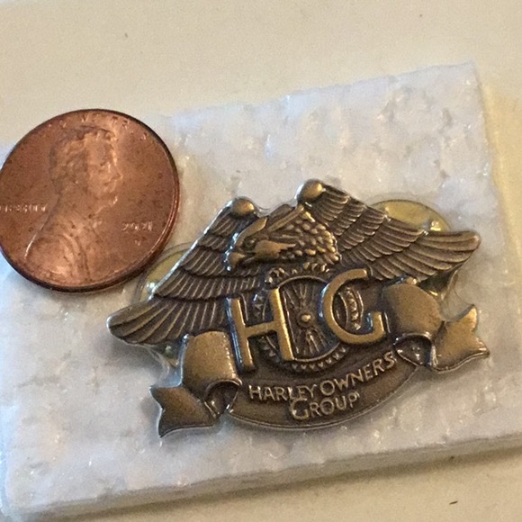 Harley Davidson Owners Group Golden Pin - Picture 1 of 4